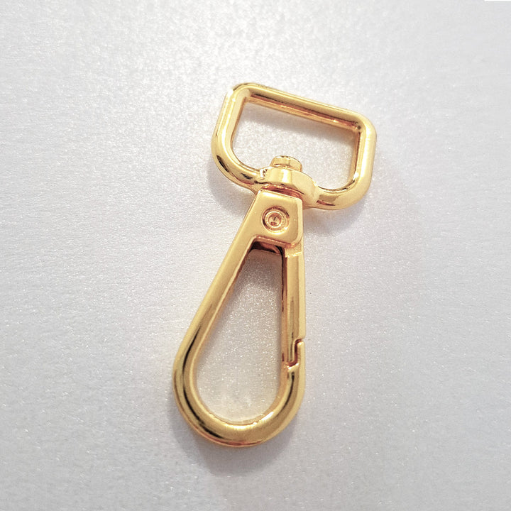 16.5mm gilt dog clip on white background