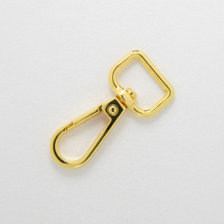 16.5mm gilt dog clip on white background